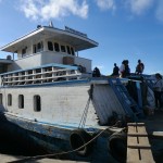 bateau au départ de Larantuka