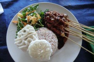 Poulet saté et son riz rouge 1,50€