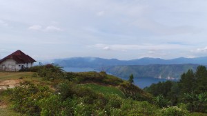 lac Toba en contrebas et plus d'essence