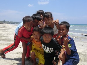 gamins sur la plage...