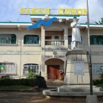 La mairie avec la statue de Rizal