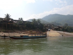 arrivée à Mouang Khoua