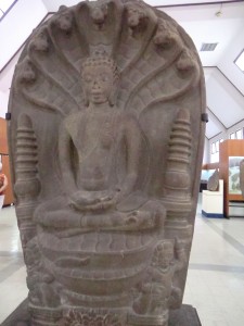 Naga qui sauva Bouddha en méditation de la noyade