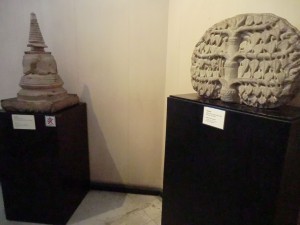 Banian (représentant la vie) et Stupa (la mort)