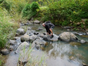 Thierry tombe à l'eau